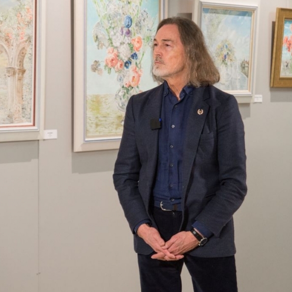 Художник Никас Сафронов не согласен быть голодным