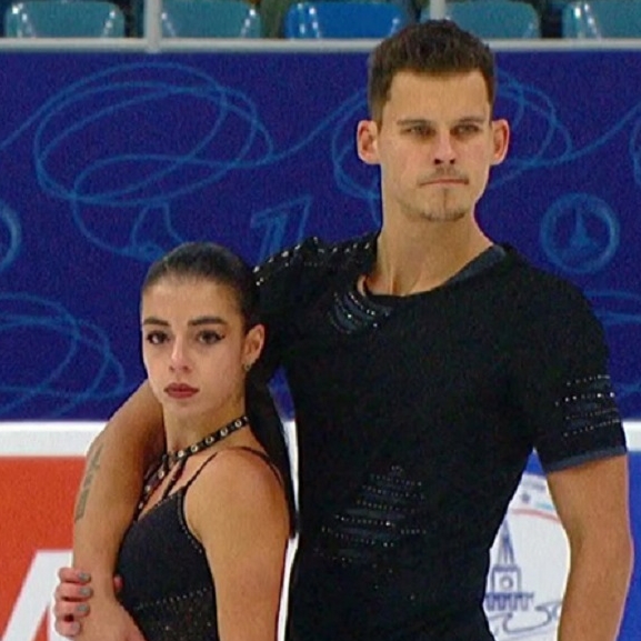  Бывшие российские фигуристки продают подаренные на Олимпиаде смартфоны