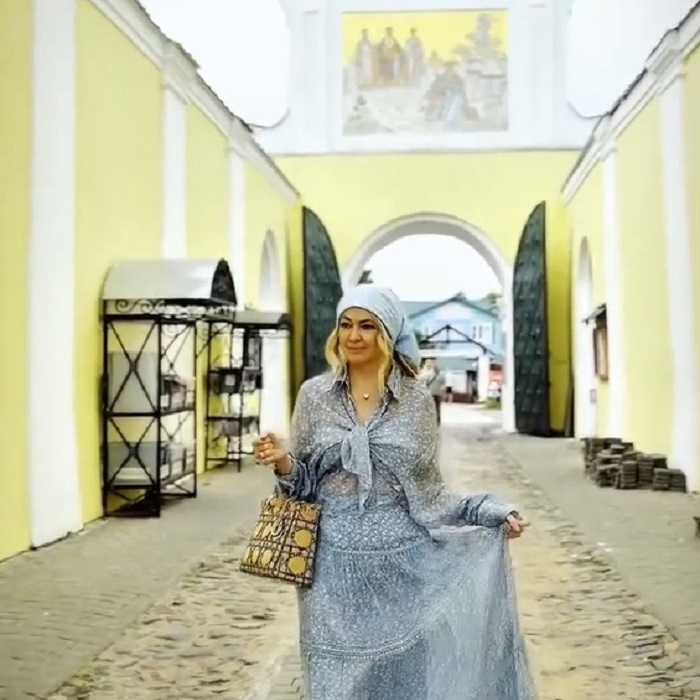 Рудковская гламурно посетила монастырь