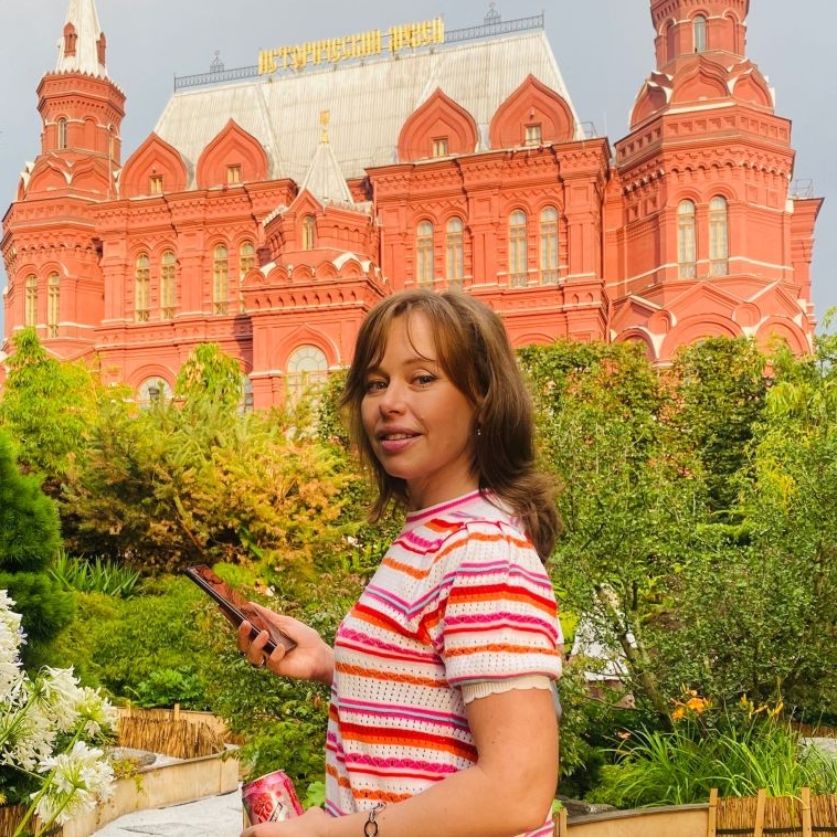 Собралась в Ozon: звезда Омского Камерного театра в раздрае