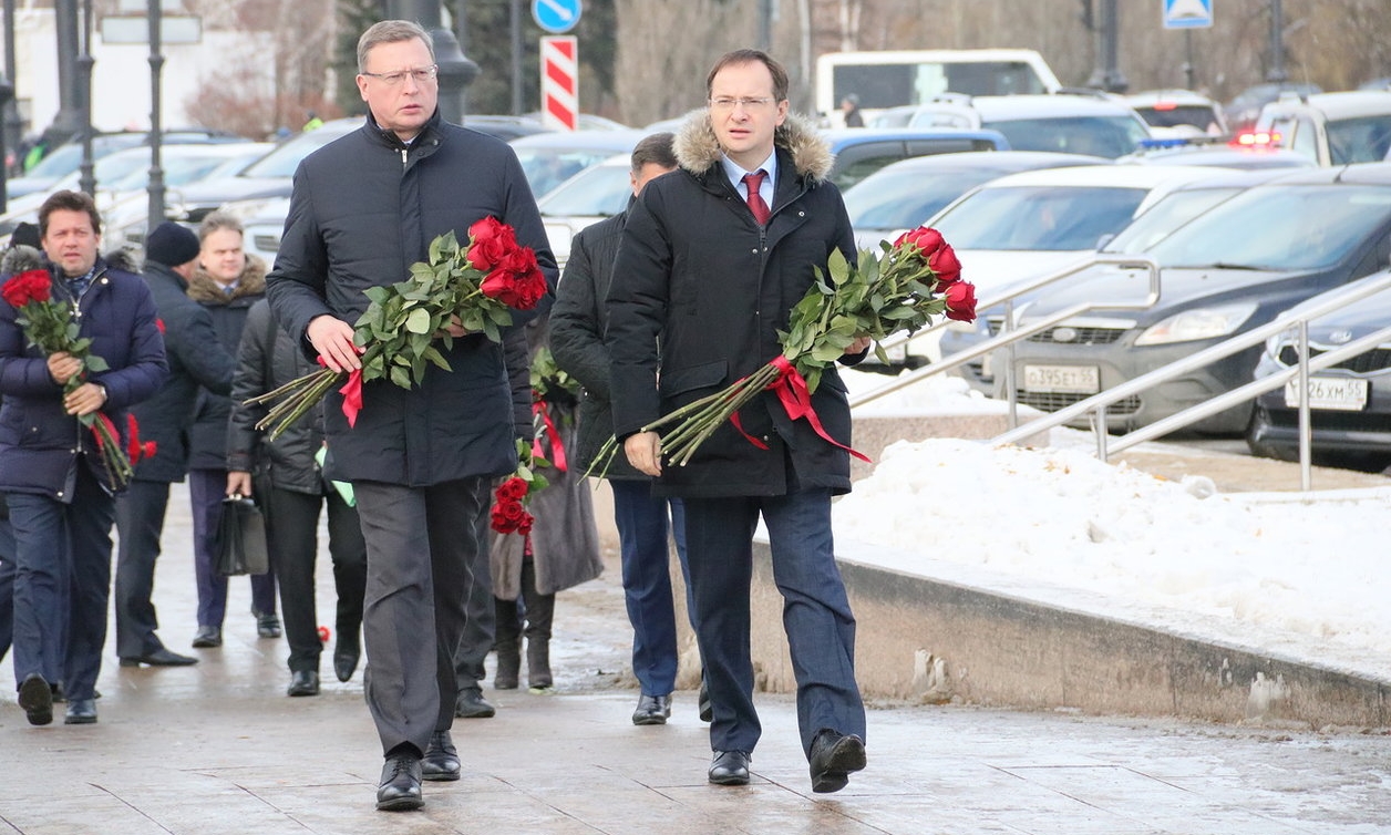 Открытие памятника михаилу ульянову. Памятник Михаилу Ульянову в Москве.