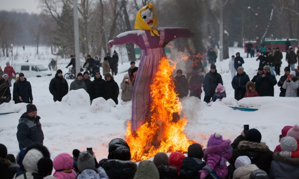 напоминать о праздниках